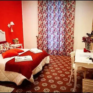 Resta Cu Mme , Napoli Italia